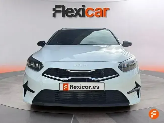 Usado Kia Ceed Style 100 CV (73 kW) 2025 Blanco Utilitario