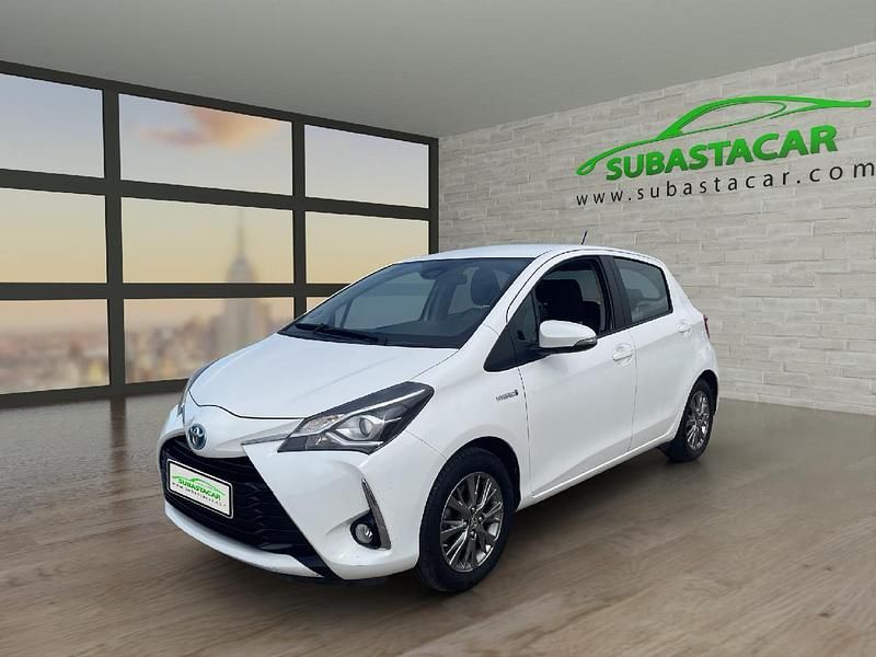 Usado Toyota Yaris Hybrid Active 100 CV (73 kW) 2018 Blanco