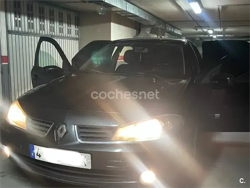 Usado Renault Laguna II Expression 110 CV (80 kW) 2005 Negro Berlina