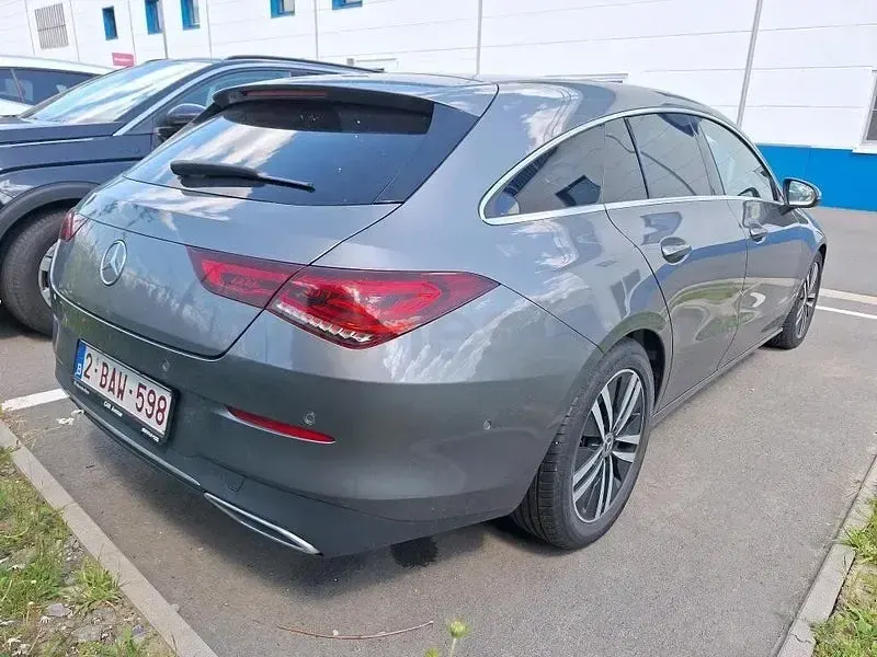 Usado Mercedes CLA180 Shooting Brake 136 CV (100 kW) 2021 Gris / plata Familiar