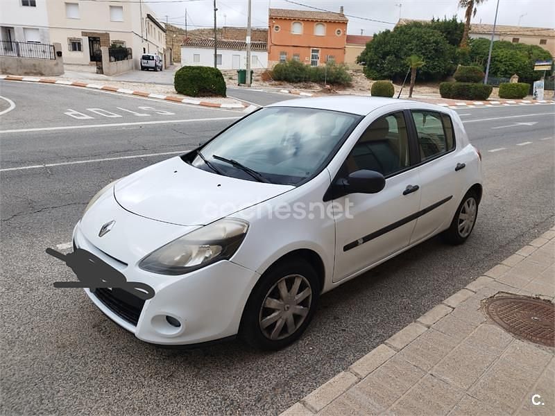 Blanco Usado 2013 Renault Clio III Collection Berlina | 4300 € - Imagen 1/4