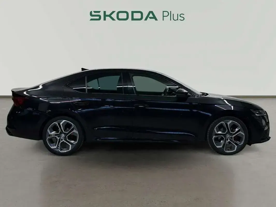 Usado Skoda Octavia RS 200 CV (147 kW) 2023 Negro Utilitario
