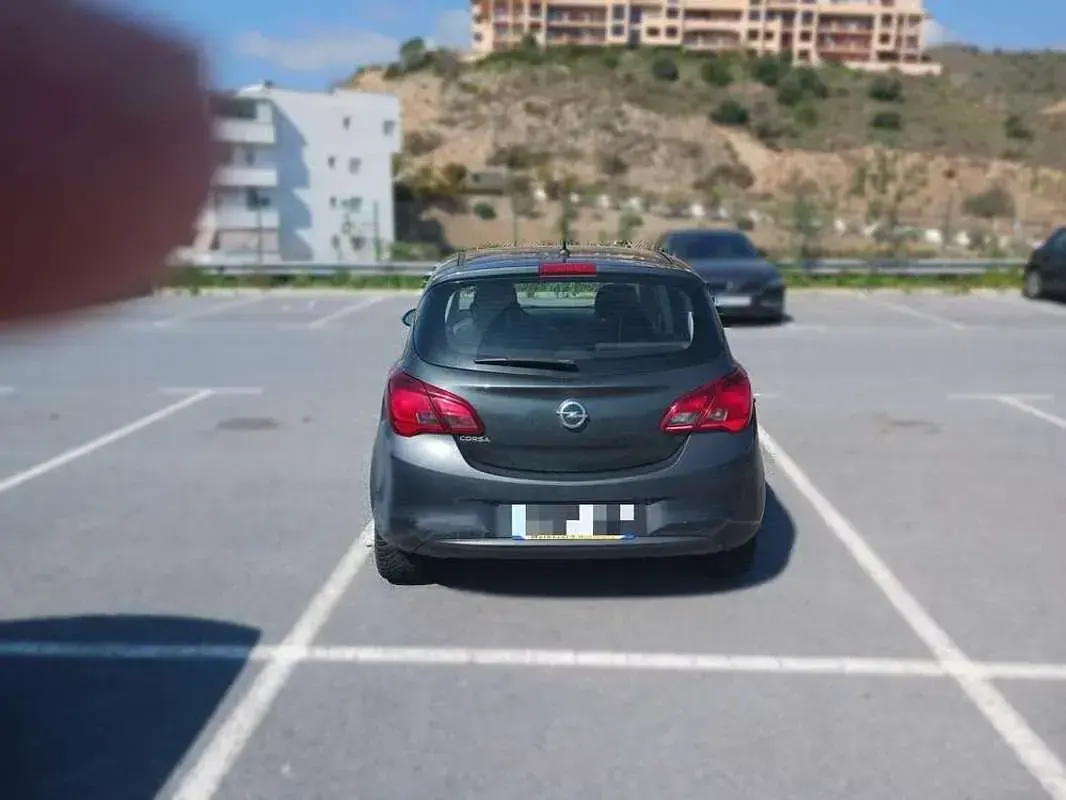 Usado Opel Corsa Selective 90 CV (66 kW) 2018 Negro Utilitario