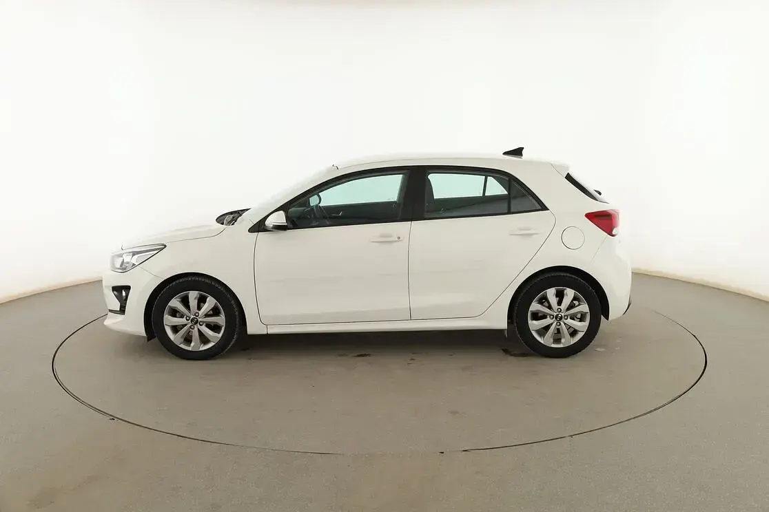 Usado Kia Rio 84 CV (61 kW) 2021 Blanco Berlina