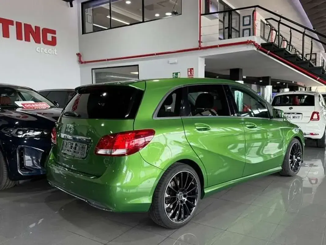 Usado Mercedes B180 110 CV (80 kW) 2017 Verde Utilitario