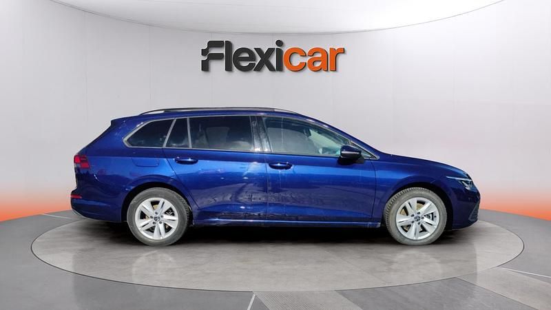 Usado VW Golf VIII 116 CV (85 kW) 2021 Azul Familiar