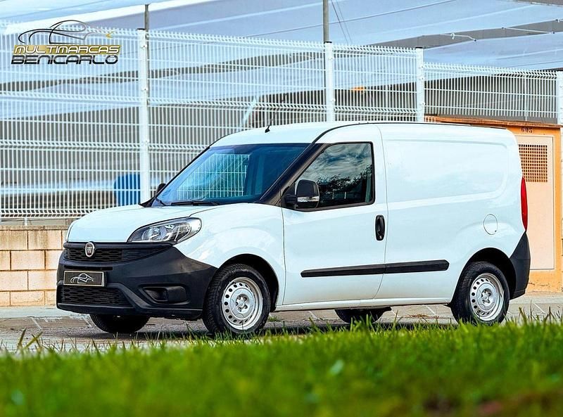 Blanco Usado 2017 Fiat Doblò Monovolumen | 11.000 € (Caro) - Imagen 1/4