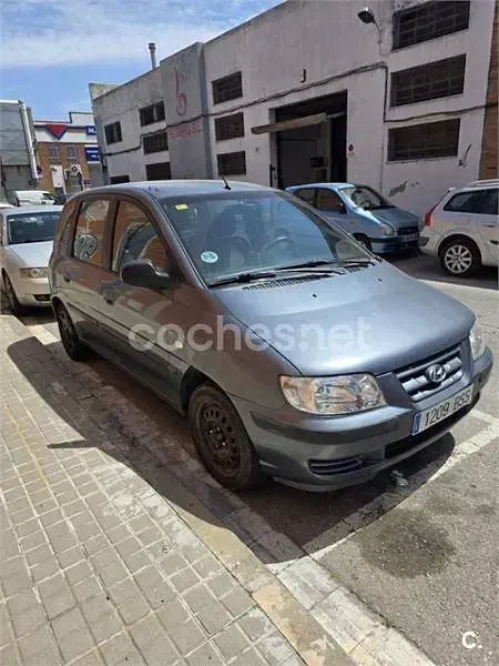 Usado Hyundai Matrix GLS 103 CV (75 kW) 2002 Gris / plata Monovolumen