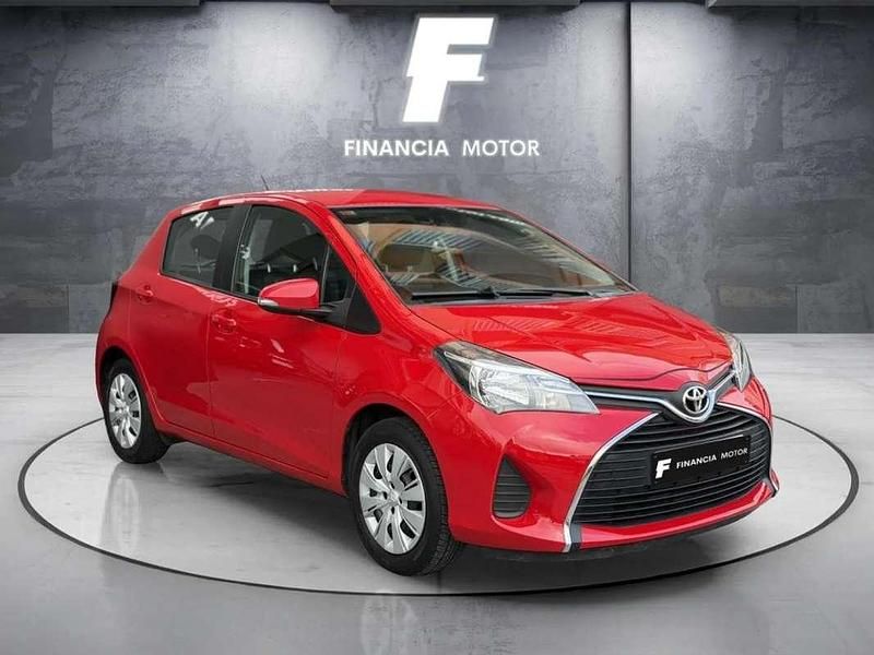 Usado Toyota Yaris Active 99 CV (72 kW) 2017 Rojo Utilitario