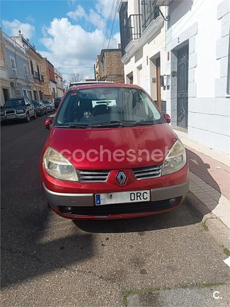 Usado Renault Scénic II Dynamique 100 CV (73 kW) 2005 Rojo Monovolumen