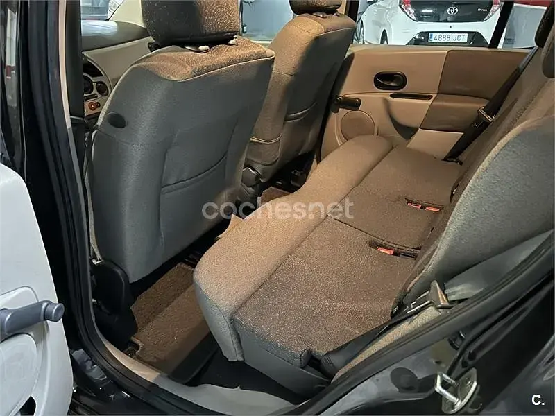 Usado Renault Modus Privilege 80 CV (58 kW) 2005 Negro Monovolumen