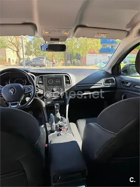 Usado Renault Mégane LIMITED 140 CV (102 kW) 2020 Gris / plata Berlina