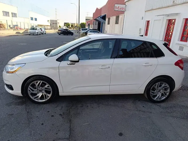 Usado Citroën C4 92 CV (67 kW) 2012 Blanco Berlina