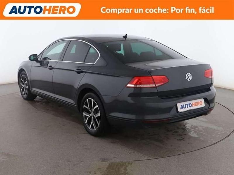 Usado VW Passat Advance 150 CV (110 kW) 2019 Negro Berlina
