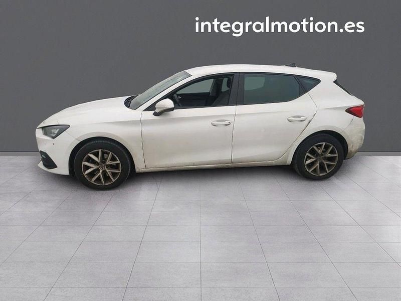 Usado Seat Leon Style 115 CV (84 kW) 2021 Blanco Berlina