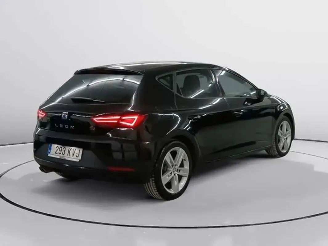 Usado Seat Leon FR 150 CV (110 kW) 2019 Negro Utilitario