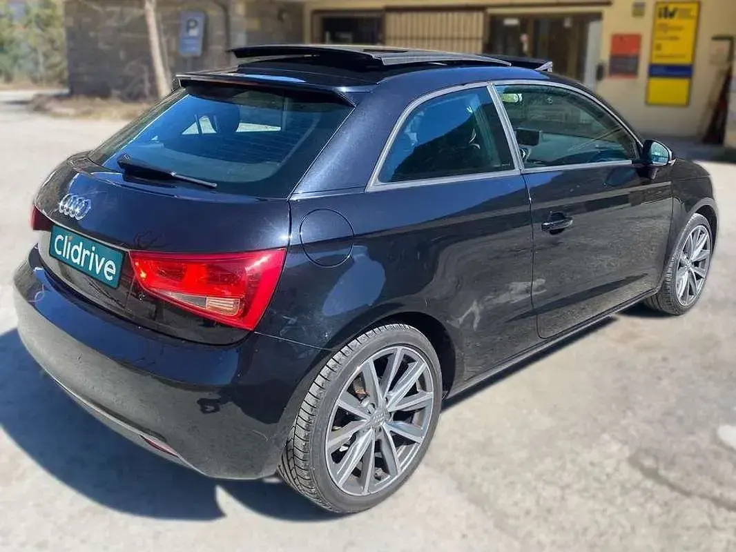 Usado Audi A1 Ambition 122 CV (89 kW) 2011 Negro Utilitario