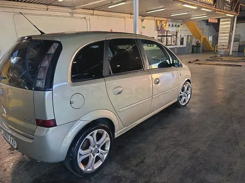 Usado Opel Meriva Cosmo 100 CV (73 kW) 2007 Marrón Monovolumen
