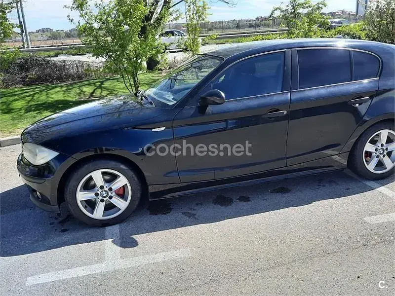 Usado BMW 118 122 CV (89 kW) 2006 Negro Utilitario