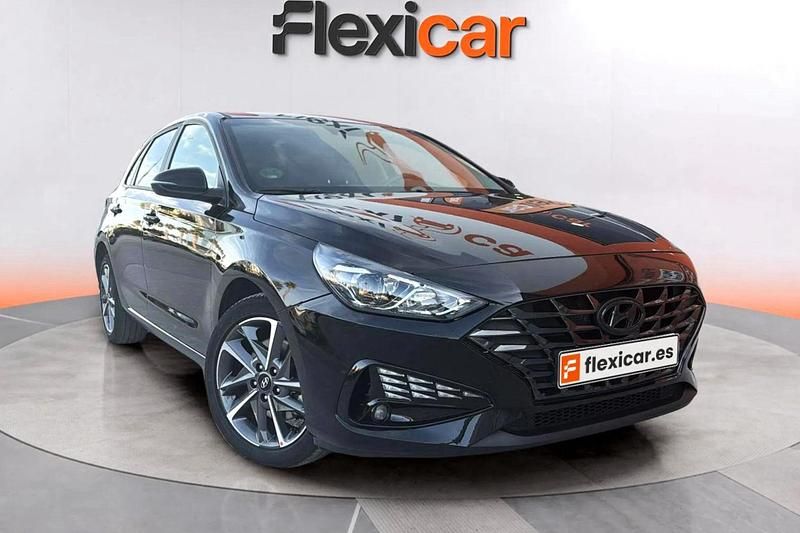 Negro Usado 2023 Hyundai i30 Utilitario | 16.990 € (Precio justo) - Imagen 1/4