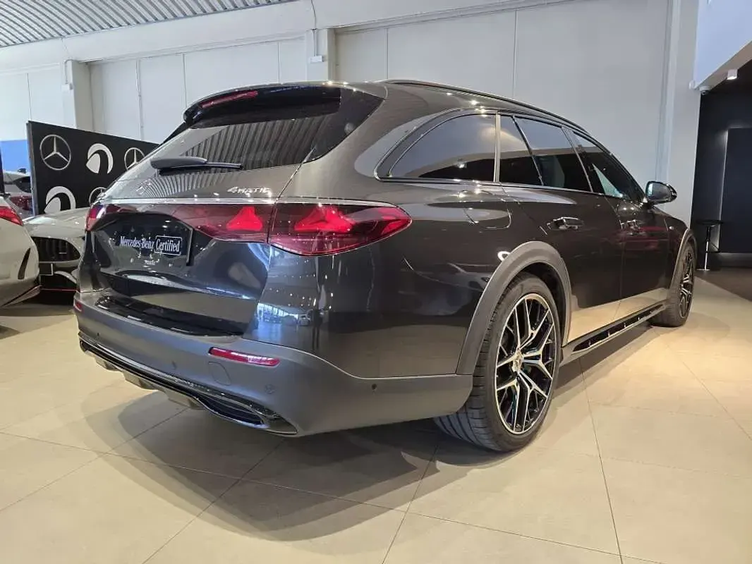 Usado Mercedes E300 313 CV (230 kW) 2025 Gris Familiar