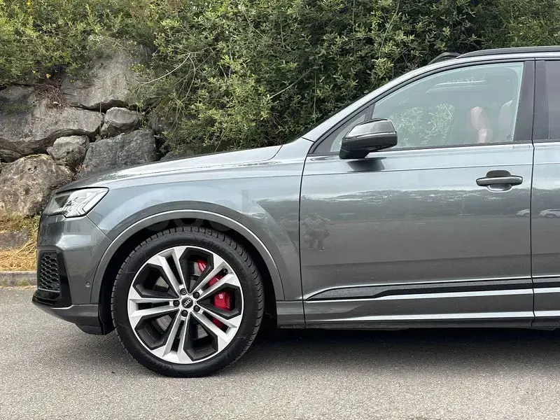 Usado Audi SQ7 Ambiente 435 CV (319 kW) 2020 Gris / plata SUV