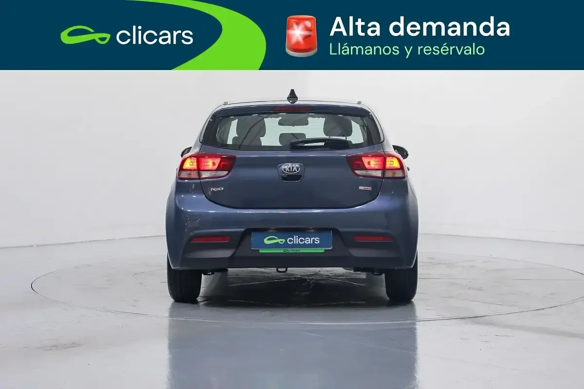 Usado Kia Rio 100 CV (73 kW) 2019 Azul Berlina