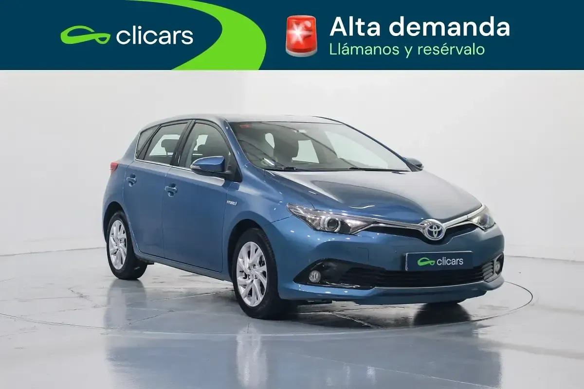 Usado Toyota Auris Hybrid Active 136 CV (100 kW) 2019 Azul Berlina