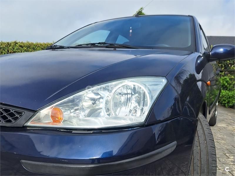 Używany Ford Focus Trend 115 KM (84 kW) 2003 Niebieski Sedan/Limuzyna