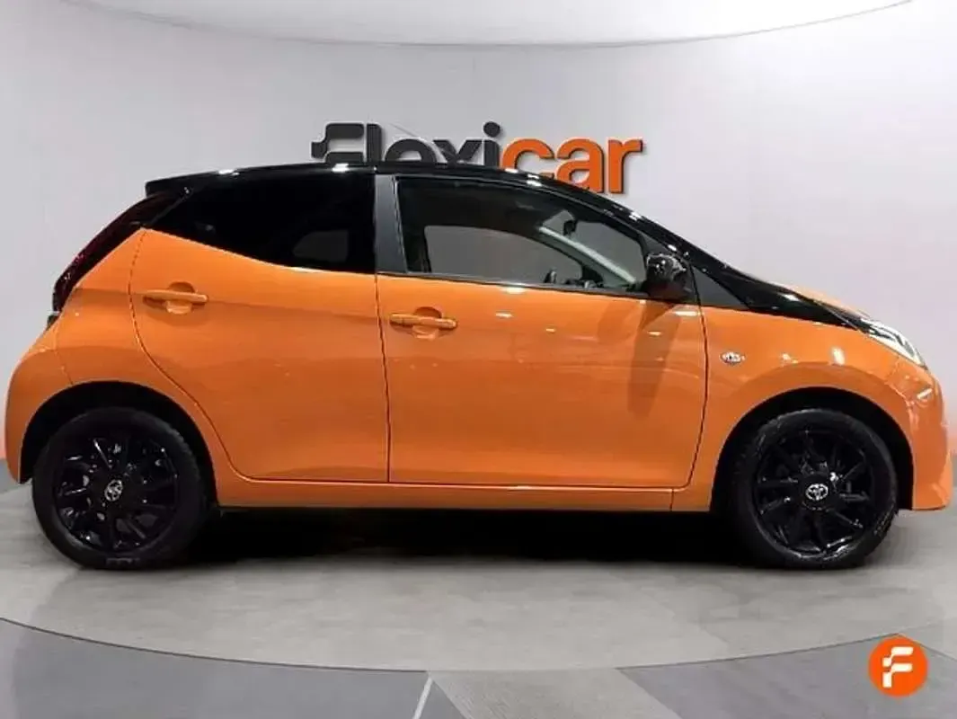 Usado Toyota Aygo X-cite 72 CV (52 kW) 2019 Naranja Utilitario