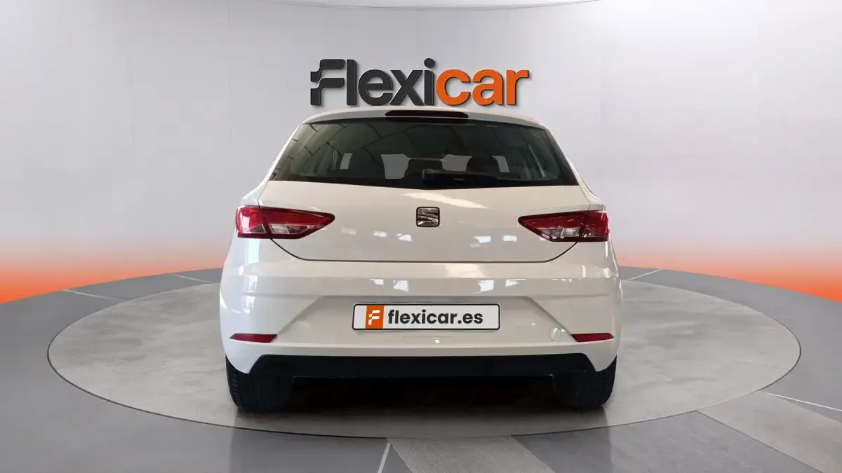 Usado Seat Leon Reference 90 CV (66 kW) 2019 Blanco Berlina