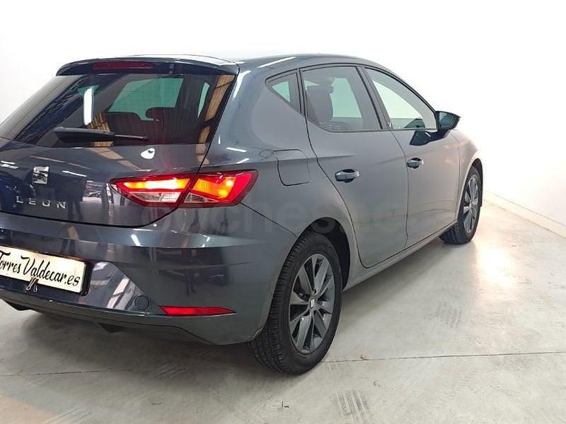 Usado Seat Leon Style 115 CV (84 kW) 2019 Gris / plata Berlina
