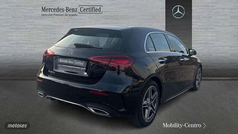 Usado Mercedes A180 AMG line 116 CV (85 kW) 2024 Negro noche Berlina