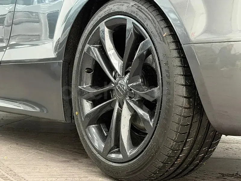 Usado Audi TT 160 CV (117 kW) 2011 Gris / plata Coupe