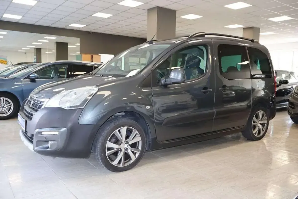 Usado Peugeot TePee Outdoor 99 CV (72 kW) 2016 Gris Van