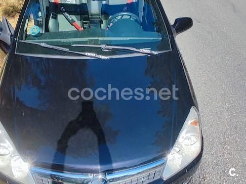 Usado Opel Astra Cabriolet Cosmo 140 CV (102 kW) 2007 Negro Descapotable