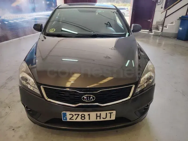 Usado Kia ProCeed Plus 90 CV (66 kW) 2012 Gris / plata Utilitario