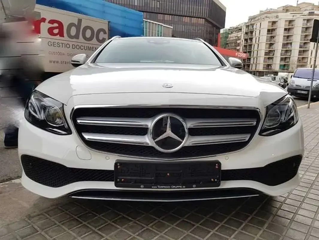 Usado Mercedes E280 Avantgarde 189 CV (139 kW) 2017 Blanco Familiar