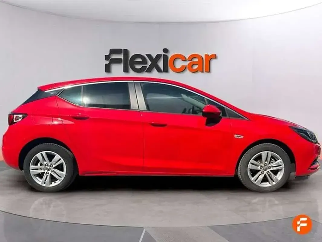Usado Opel Astra 125 CV (91 kW) 2018 Rojo Utilitario
