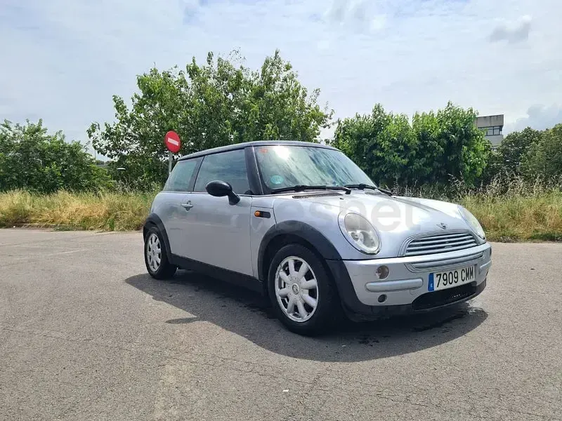 Usado Mini ONE 90 CV (66 kW) 2004 Gris / plata Utilitario