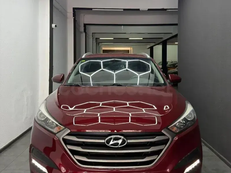 Usado Hyundai Tucson 131 CV (96 kW) 2015 Granate SUV