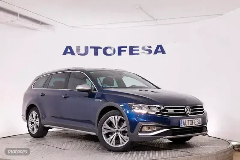 Usado VW Passat 200 CV (147 kW) 2022 Azul Familiar