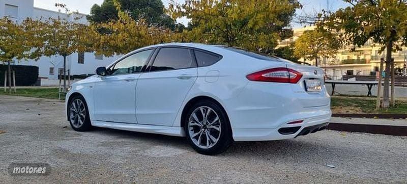 Usado Ford Mondeo ST-Line 150 CV (110 kW) 2017 Blanco Berlina