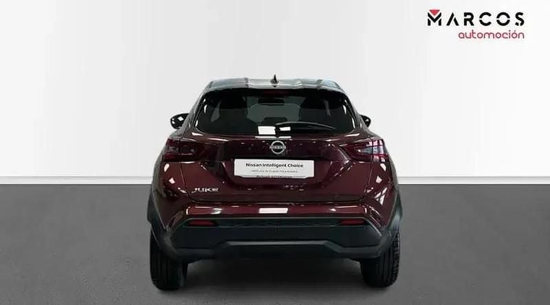 Usado Nissan Juke Tekna 114 CV (83 kW) 2024 Burgundy diamond silver metalizado SUV