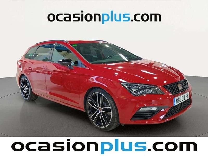 Usado Seat Leon ST 4Drive 300 CV (220 kW) 2020 Rojo Familiar