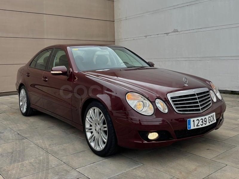 Usado Mercedes E220 Avantgarde 170 CV (125 kW) 2008 Granate Berlina