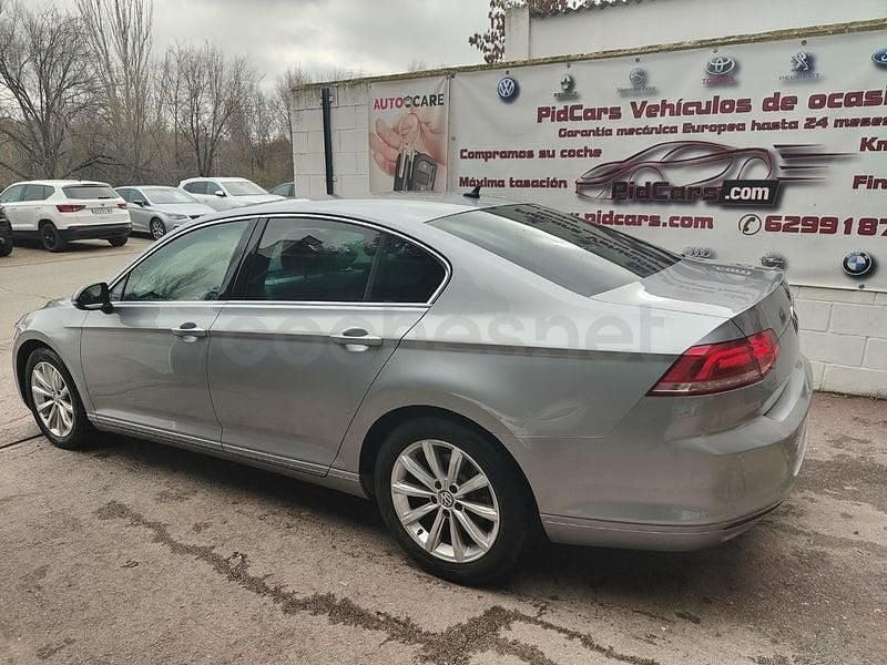 Usado VW Passat Advance 150 CV (110 kW) 2018 Gris / plata Berlina