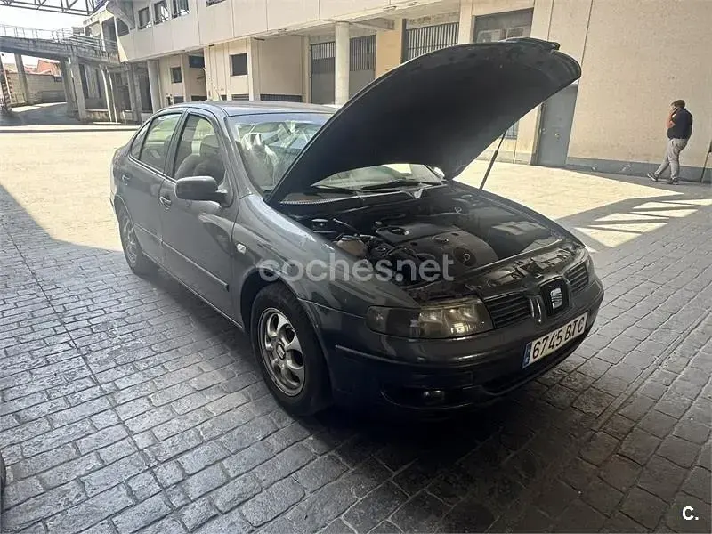 Usado Seat Toledo 110 CV (80 kW) 2002 Gris / plata Berlina