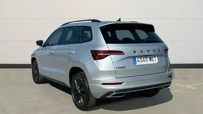 Usado Skoda Karoq SportLine 150 CV (110 kW) 2022 Plata SUV