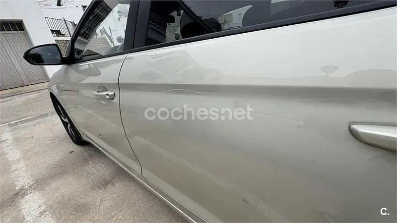 Usado Hyundai Elantra 128 CV (94 kW) 2018 Beige Berlina